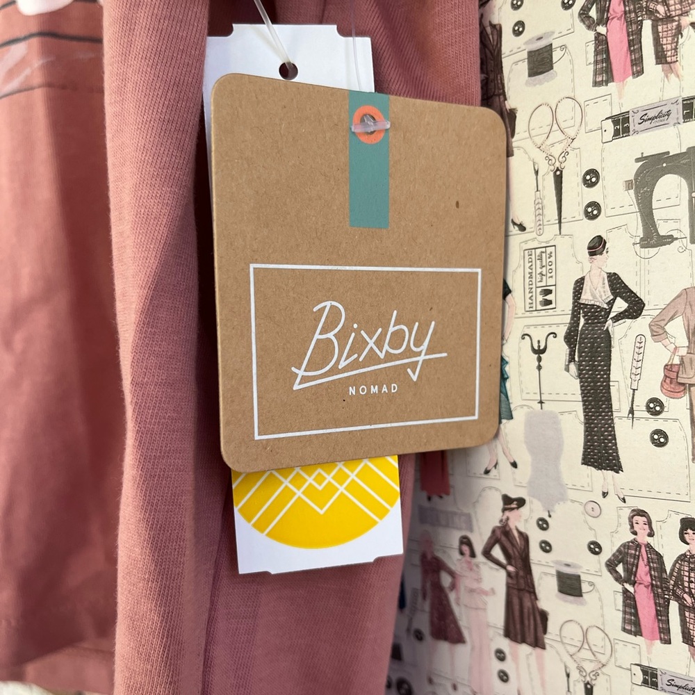 NWT California graphic tee 🖤 - Picture 4 of 5